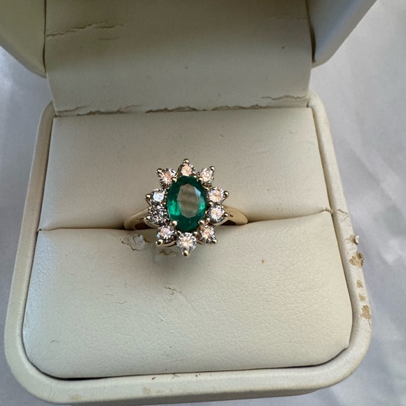Vintage-Style Green and Gold Emerald Ring - Picture 1 of 9